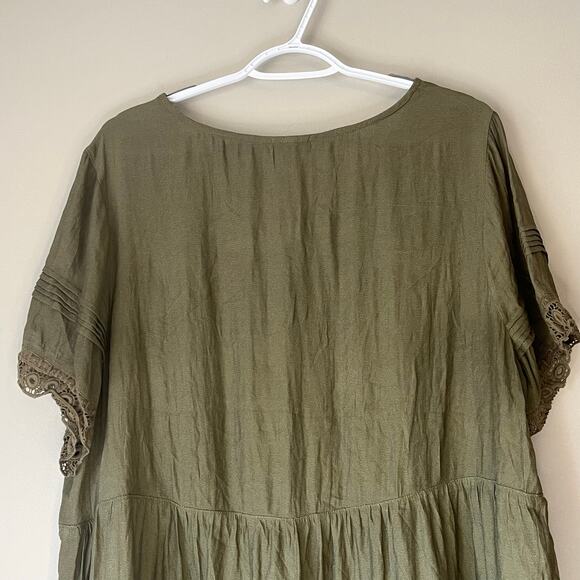 Torrid Olive Green Short Sleeve Blouse with Lace Design Size 2 - Picture 7 of 14
